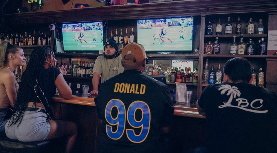Game Day Guide: Downtown Long Beach Bars & Restaurants Showing NFL All Season